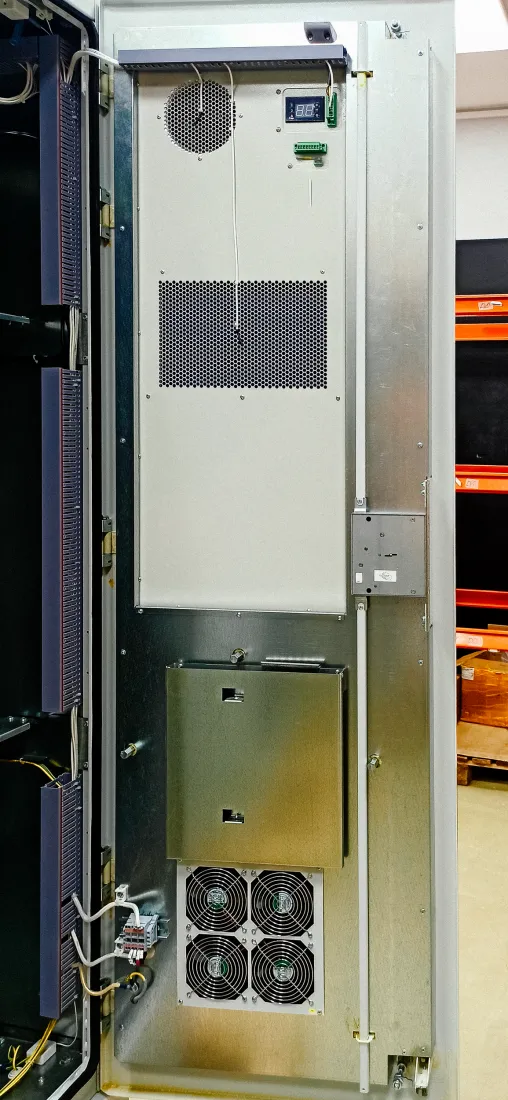 Шкаф телекоммуникационный климатический двухсекционный img_7